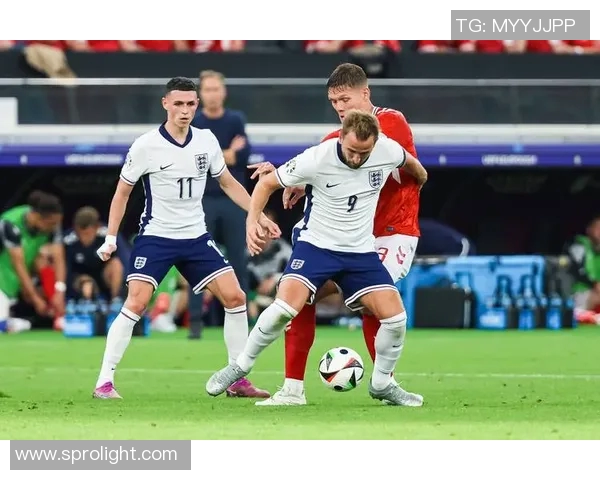 足球明星与球队的英语表达及其在比赛中的重要性分析