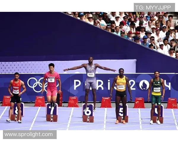 足球明星挑战100米短跑速度极限展现运动员的多才多艺与竞技精神