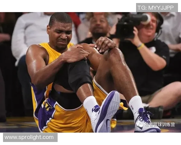 足球明星的辉煌与陨落：从巅峰到突然下坠的心路历程